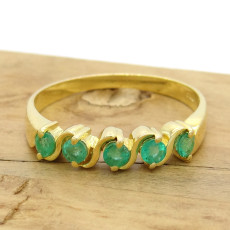 Meia Aliança com 5 Esmeraldas, em Ouro Amarelo 18 Kilates