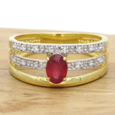 Meia Aliança 3 Aros com Rubi e 14 Diamantes, em Ouro Amarelo 18 Kilates