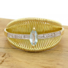 Anel Aramado com Água Marinha e 4 Diamantes, em Ouro Amarelo 18 Kilates