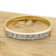 Meia Aliança com 8 Diamantes, em Ouro Amarelo 18 Kilates