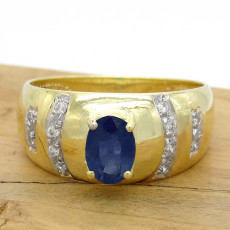 Anel com Safira de 1 Ct e 12 Diamantes, em Ouro Amarelo 18 Kilates