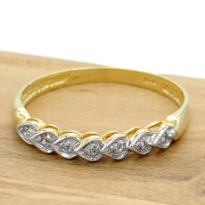 Meia Aliança com 7 Diamantes, em Ouro Amarelo 18 Kilates