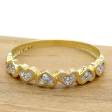 Meia Aliança Coração com 6 Diamantes, em Ouro Amarelo 18 Kilates