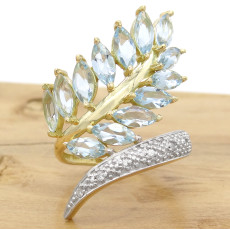 Anel Floral com 13 Águas Marinhas e 7 Diamantes, em Ouro Amarelo 18 Kilates