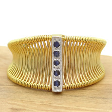 Anel Aramado com 5 Safiras, em Ouro Amarelo 18 Kilates