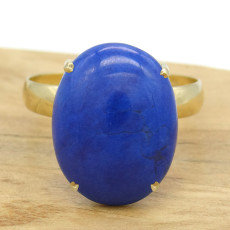 Anel com Sodalita Cabochon, em Ouro Amarelo 18 Kilates