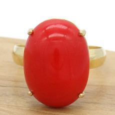 Anel com Coral Cabochon, em Ouro Amarelo 18 Kilates