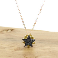 Pingente Chuveiro com 5 Diamantes Negros, em Ouro Amarelo 18 Kilates