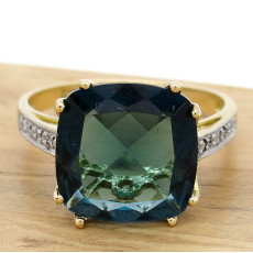 Anel com London Blue e 4 Diamantes, em Ouro Amarelo 18 Kilates