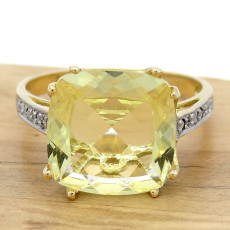 Anel com Green Gold e 4 Diamantes, em Ouro Amarelo 18 Kilates