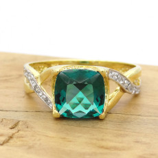 Anel Quadrado com Cristal de Turmalina Paraíba e 10 Diamantes, em Ouro Amarelo 18 Kilates