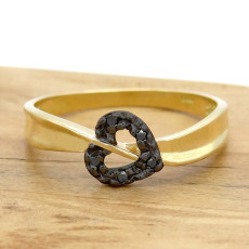 Anel Coração com 5 Diamantes Negros, em Ouro Amarelo 18 Kilates