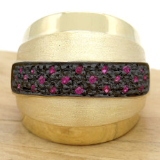 Anel Trabalhado com 22 Rubis, em Ouro Amarelo 18 Kilates