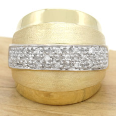 Anel Trabalhado com 22 Diamantes, em Ouro Amarelo 18 Kilates