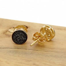 Par de Brincos Redondo com 8 Diamantes Negros, em Ouro Amarelo 18 Kilates