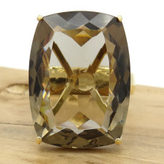 Anel com Quartzo Fumê Retangular, em Ouro Amarelo 18 Kilates