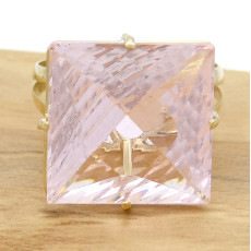 Anel com Rose de France Quadrada, em Ouro Amarelo 18 Kilates