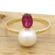 Anel Pérola 6 mm com Rubi, em Ouro Amarelo 18 Kilates