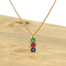 Pingente com Esmeralda, Rubi e Safira Totalizando 15 Pontos ,em Ouro Amarelo 18 Kilates