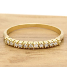 Meia Aliança com 11 Diamantes, em Ouro Amarelo 18 Kilates