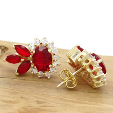 Par de Brincos com Quartzo Rubi e Zircônias, em Prata 925 Folheado a Ouro Amarelo 18 Kilates