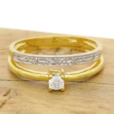 Anel  com 1 Diamante de 10 Pontos e 8 Diamantes, em Ouro Amarelo 18 Kilates