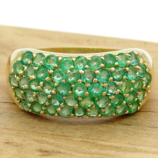 Anel Pavê com 49 Esmeraldas, em Ouro Amarelo 18 Kilates