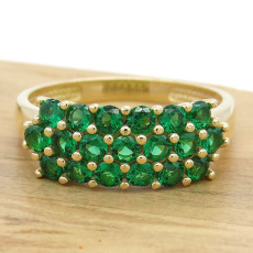 Anel Pavê com Zirconias Esmeraldas, em Ouro Amarelo 18 Kilates