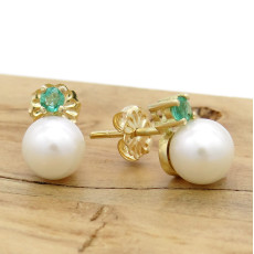 Par de Brincos com Pérolas Naturais de 6 mm e Esmeraldas, em Ouro Amarelo 18 Kilates