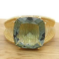 Anel Aramado com Cristal de Peridoto Quadrado, em Ouro Amarelo 18 Kilates