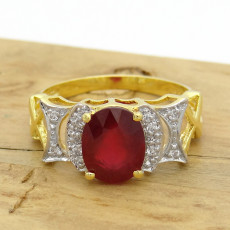 Anel com Rubi e 12 Diamantes, em Ouro Amarelo 18 Kilates