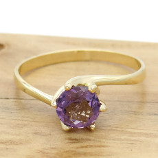 Anel Solitário com Ametista Redondo, em Ouro Amarelo 18 Kilates