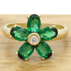 Anel Flor Green Gold com Diamante de 5 Pontos, em Ouro Amarelo 18 Kilates