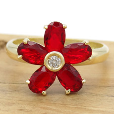 Anel Flor Quartzo Rubi com Diamante de 5 Pontos, em Ouro Amarelo 18 Kilates