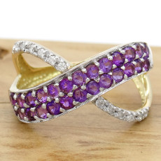 Anel com 26 Ametistas e 12 Diamantes, em Ouro Amarelo 18 Kilates