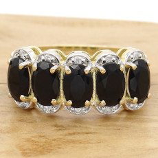 Meia Aliança com Ônix e 10 Diamantes, em Ouro Amarelo 18 Kilates