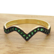 Meia Aliança Onda com 21 Esmeraldas, em Ouro Amarelo 18 Kilates