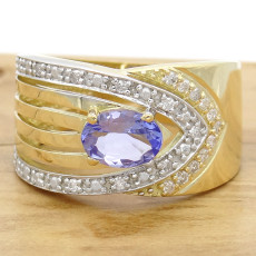 Anel com Tanzanita Natural e 22 Diamantes, em Ouro Amarelo 18 Kilates