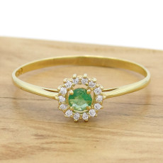 Anel com Esmeralda de 10 Pontos e 14 Diamantes, em Ouro Amarelo 18 Kilates