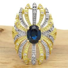 Anel com Safira e 36 Diamantes, em Ouro Amarelo 18 Kilates