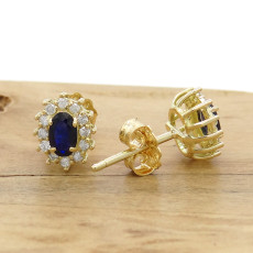 Par de Brincos com Safiras e 24 Diamantes, em Ouro Amarelo 18 Kilates