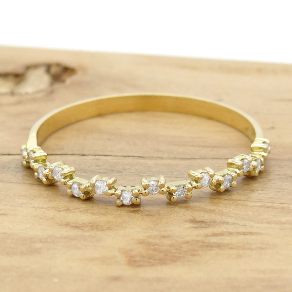 Meia Aliança com 14 Diamantes, em Ouro Amarelo 18 Kilates