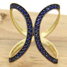 Anel  X com 46 Safiras, em Ouro Amarelo 18 Kilates