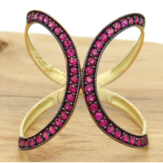 Anel  X com 46 Rubis, em Ouro Amarelo 18 Kilates