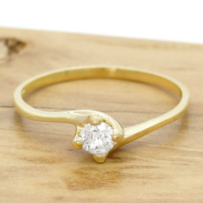 Anel Solitário com Diamante de 25 Pontos, em Ouro Amarelo 18 Kilates