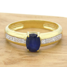 Anel  com Safira de 1 Cts e 6 Diamantes, em Ouro Amarelo 18 Kilates