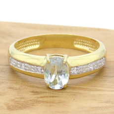 Anel  com Água Marinha de 1 Cts e 6 Diamantes, em Ouro Amarelo 18 Kilates