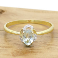 Anel  com Água Marinha de 45 Pontos e 10 Diamantes, em Ouro Amarelo 18 Kilates