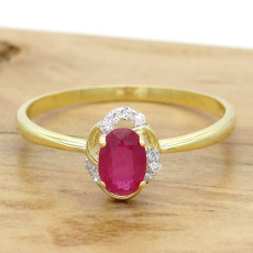 Anel  com Rubi de 45 Pontos e 10 Diamantes, em Ouro Amarelo 18 Kilates