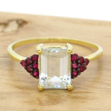 Anel  com Água Marinha de 1,3 Kilates e 12 Rubis, em Ouro Amarelo 18 Kilates